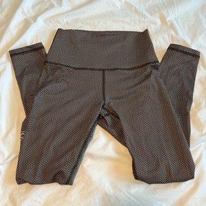 Fleo Black and White Zigzag Leggings